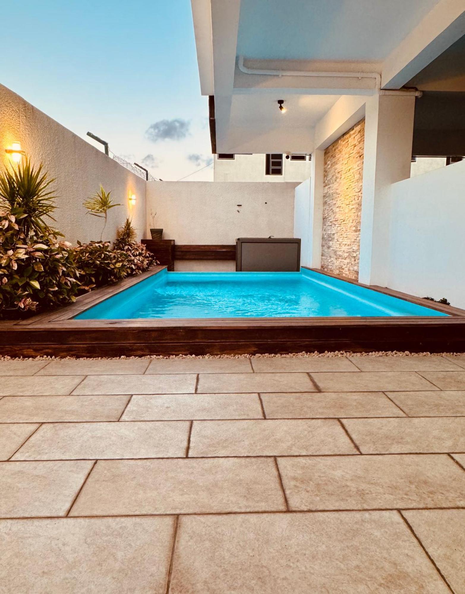 Modern Flat In Flic En Flac-Walk To The Beach Exterior photo